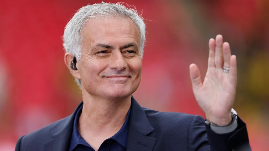 Who says not to Benfica? - Mourinho touches down for negotiations