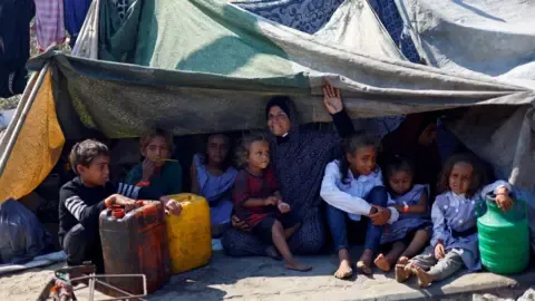 Devastating Situation within Gaza City as Israeli Tanks Push Forward